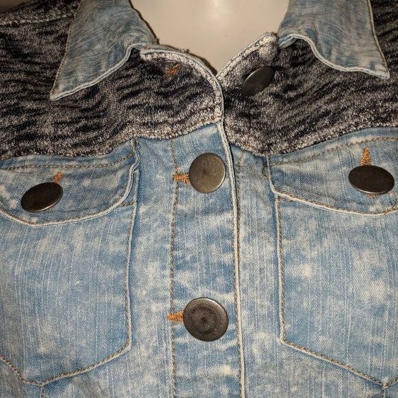 Vest   - Picture 6 of 8